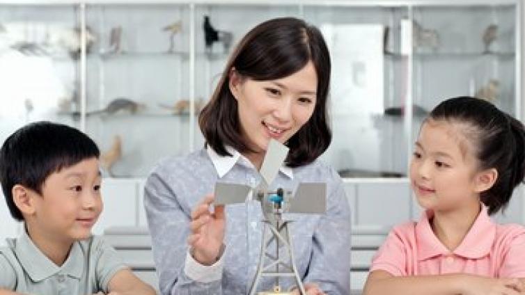 11岁女孩爱上拔头发竟与家庭教育有关