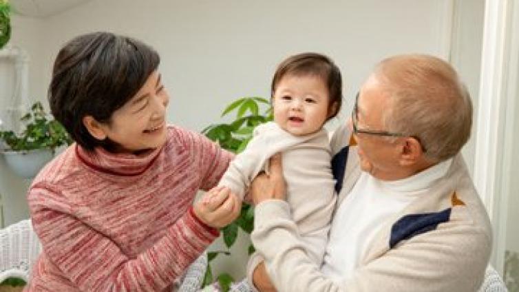 【课通学堂】家里有这4种老人的，家庭矛盾少，孩子带的好