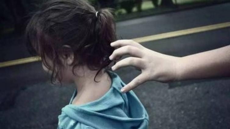 【课通学堂】遭遇人贩子抢孩子，你该怎么办？