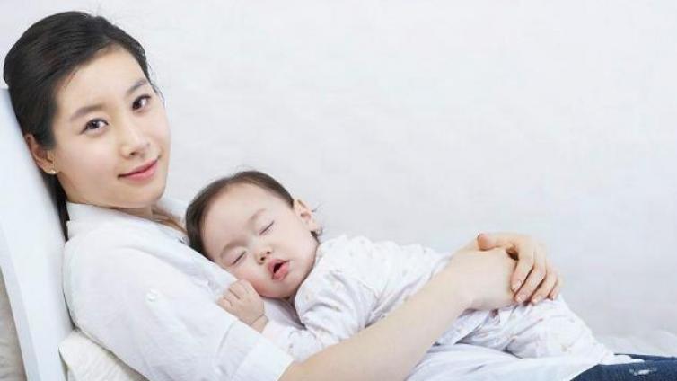 小孩子睡觉哼哼唧唧的是什么原因导致的？